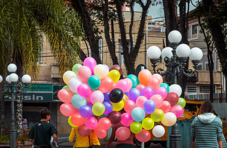 Baloes Multicoloridos Durante O Dia JKoUWrZ tJs