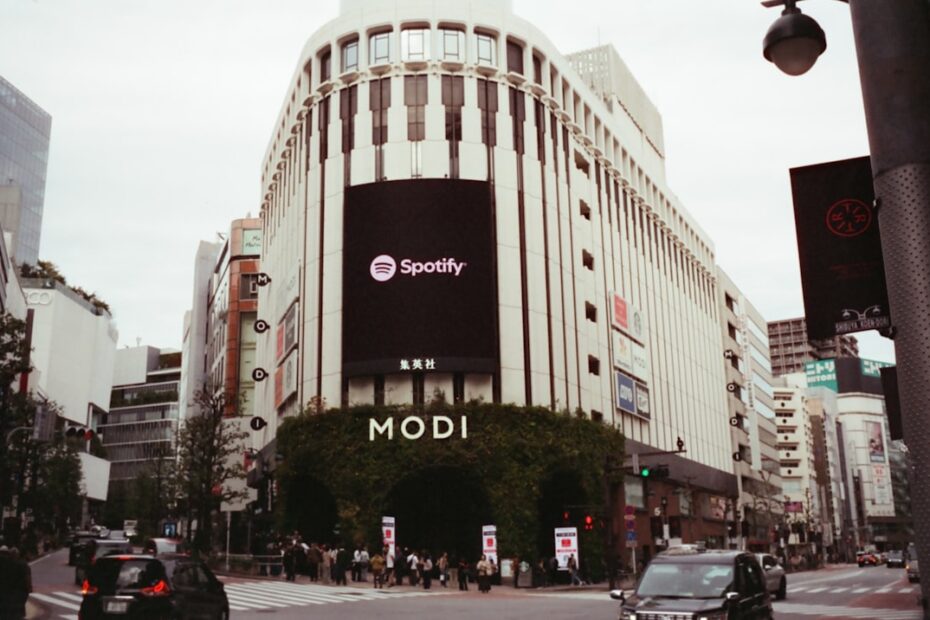 Edificio Modi Com Anuncio Do Spotify Hf dafDomgk