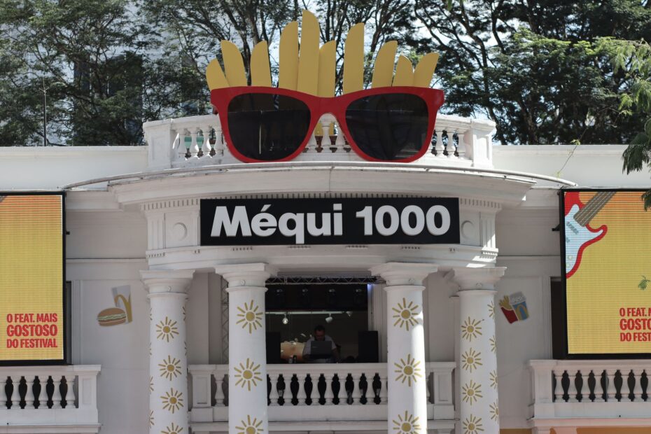 Exterior of Méqui 1000 with festival decor in São Paulo, Brazil.
